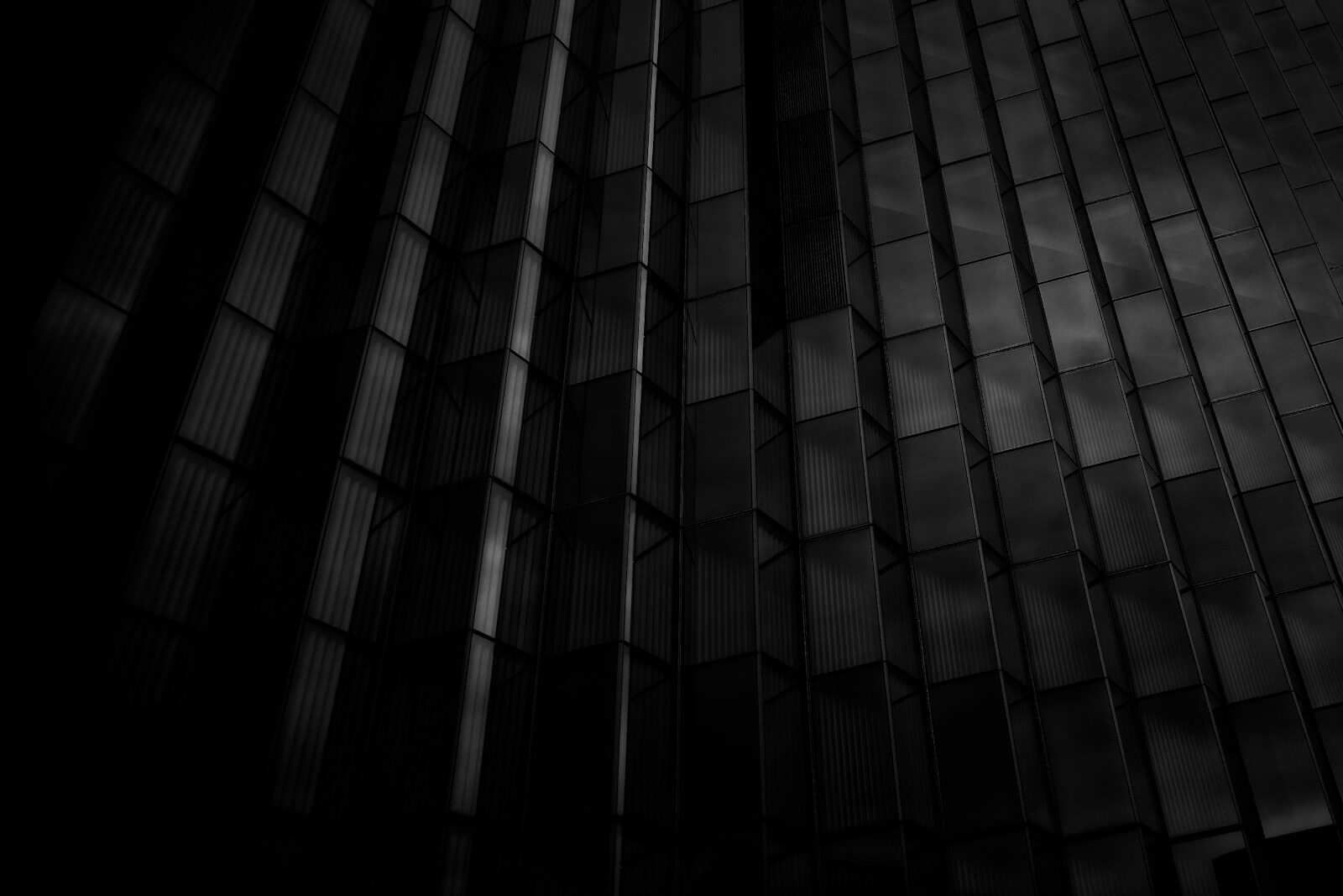 a black and white photo of a building
